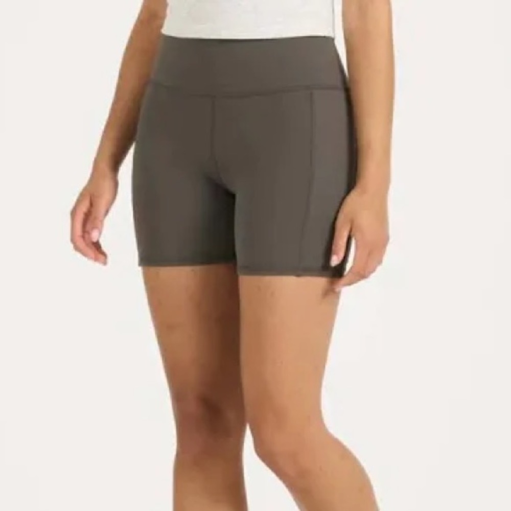 Vuori Women's Studio Pocket Short